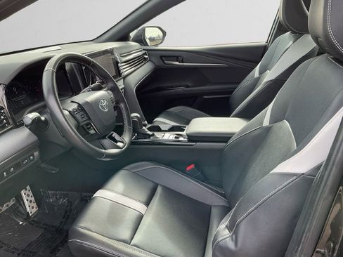 Used 2025 Toyota Camry SE image 9