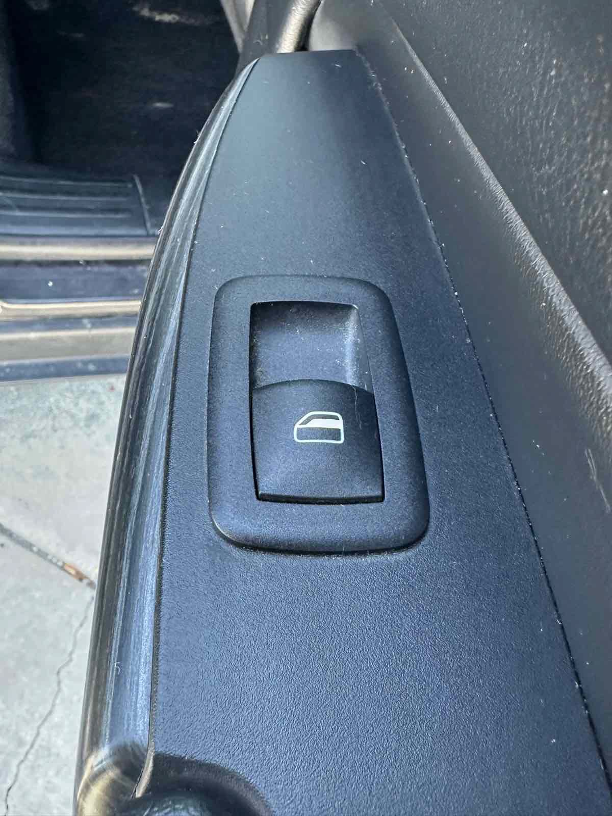 Used 2017 Jeep Cherokee Limited AWD/4WD image 36