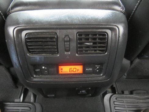 Used 2015 Nissan Pathfinder SL w/ SL Premium Package AWD/4WD image 19
