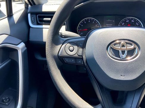Used 2022 Toyota RAV4 LE FWD image 23