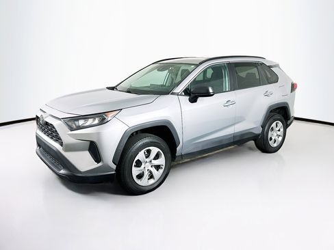 Used 2021 Toyota RAV4 LE image 3