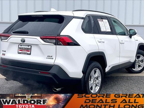 Used 2019 Toyota RAV4 XLE w/ Carpet Mat Package image 17