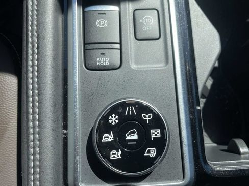Used 2025 Nissan Pathfinder Platinum AWD/4WD image 42