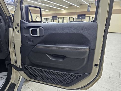 Used 2020 Jeep Gladiator Mojave AWD/4WD image 37