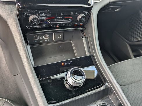 Used 2025 Jeep Grand Cherokee Altitude image 18