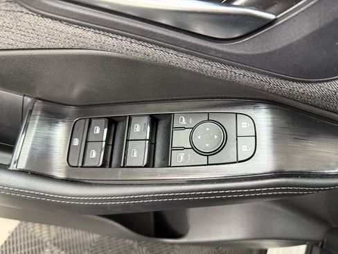 Used 2023 Nissan Rogue SV image 11