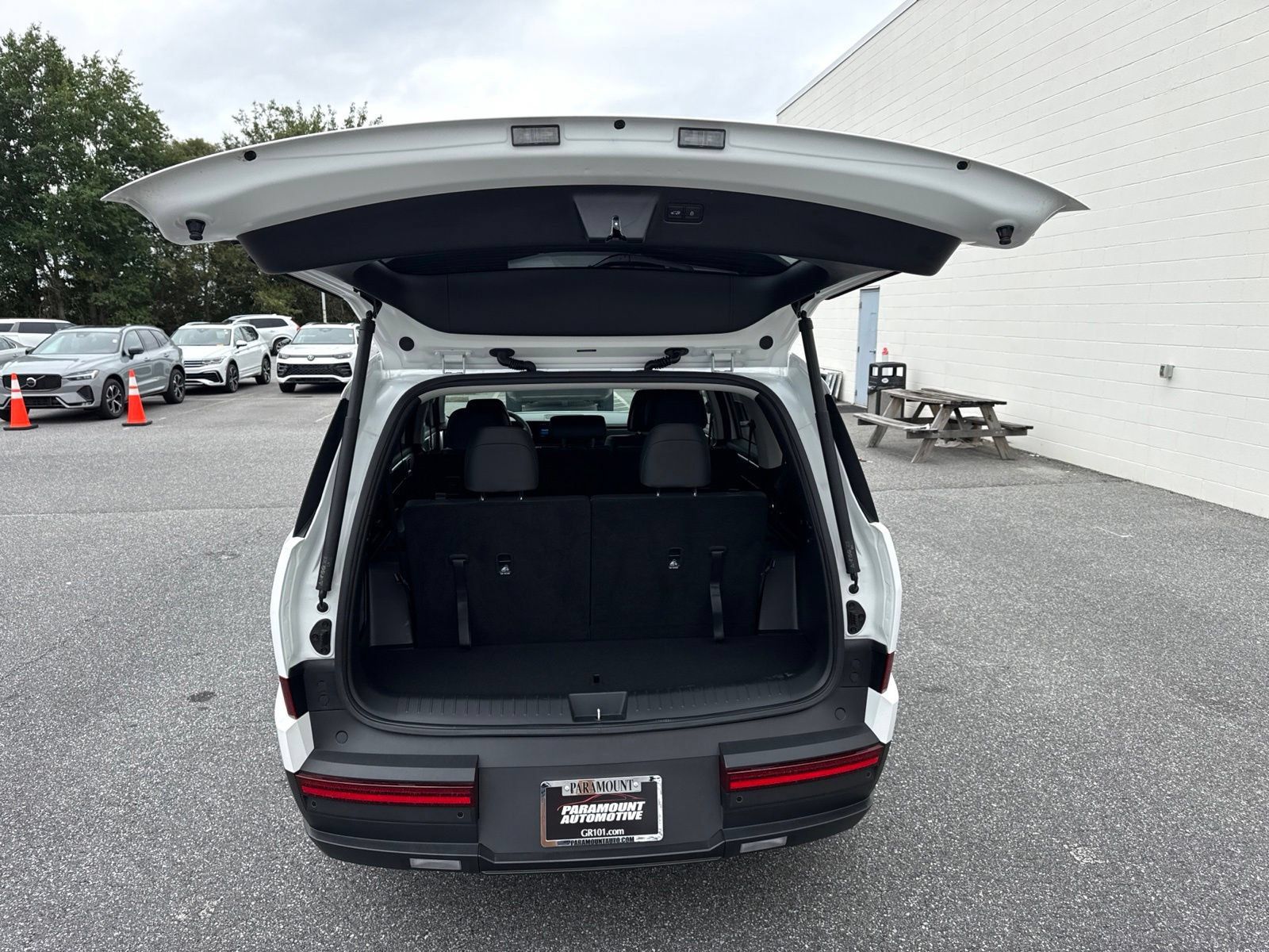 Used 2025 Hyundai Santa Fe SEL FWD image 10