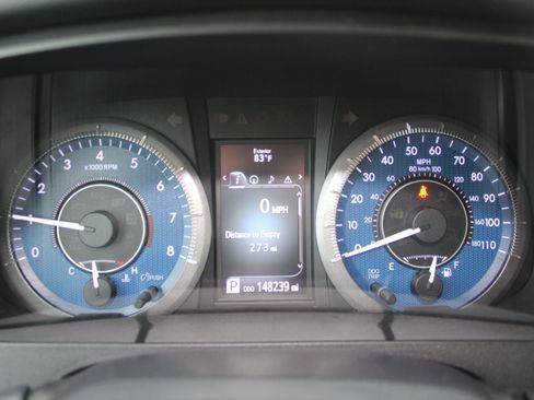 Used 2017 Toyota Sienna XLE w/ XLE Navigation Package FWD image 14