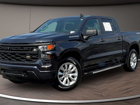 Used 2022 Chevrolet Silverado 1500 Custom AWD/4WD image 3