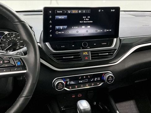 Used 2023 Nissan Altima 2.5 SR AWD/4WD image 9