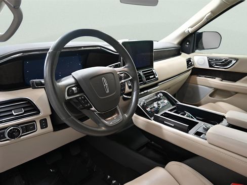 Used 2021 Lincoln Navigator L Reserve w/ Luxury Package AWD/4WD image 11