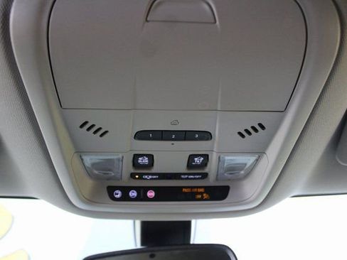 Used 2021 Buick Enclave Essence image 20