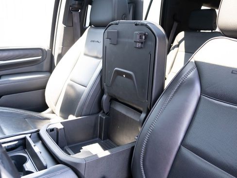 Used 2021 GMC Yukon Denali w/ LPO, Illumination Package AWD/4WD image 9