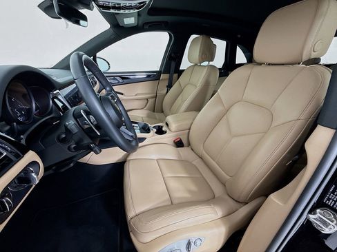 Certified 2025 Porsche Macan AWD/4WD image 5