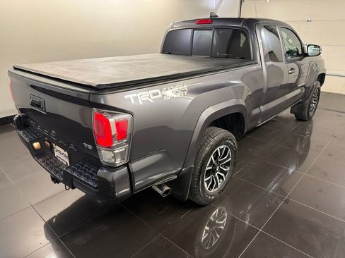 Used 2020 Toyota Tacoma TRD Sport w/ TRD Premium Sport Package AWD/4WD image 6