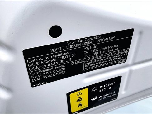 Certified 2023 Volvo XC60 B6 Ultimate w/ Climate Package image 31