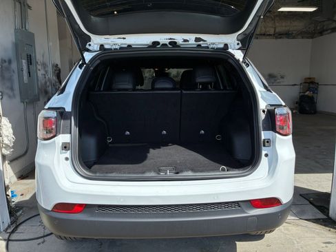 Used 2025 Jeep Compass Limited image 32