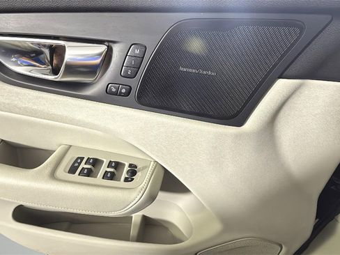 Used 2025 Volvo XC60 T8 Ultra w/ Protection Package Premier image 24