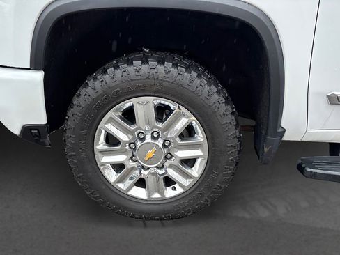 Used 2024 Chevrolet Silverado 2500 High Country w/ Technology Package AWD/4WD image 11