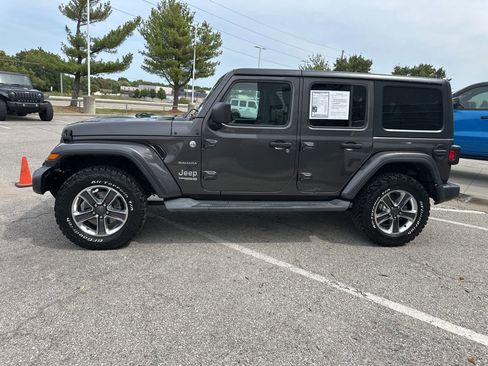 Used 2019 Jeep Wrangler Unlimited Sahara image 16