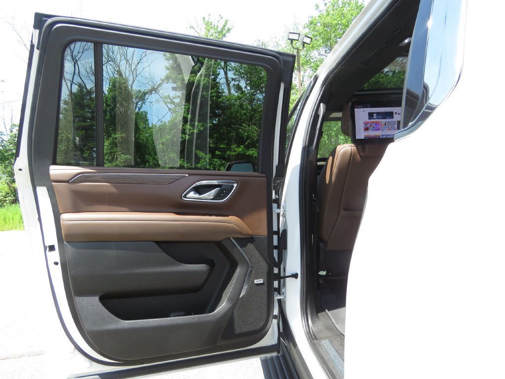 Used 2023 Chevrolet Suburban High Country w/ Premium Package 2 AWD/4WD image 21