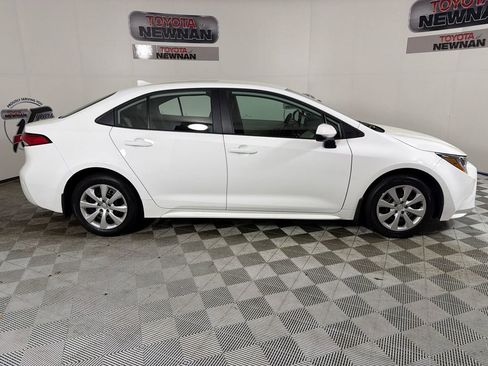 Used 2025 Toyota Corolla LE image 2