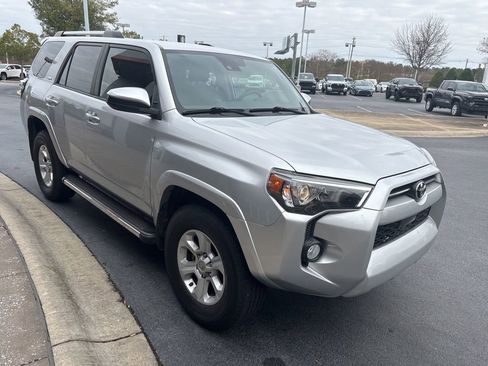 Used 2020 Toyota 4Runner SR5 image 2
