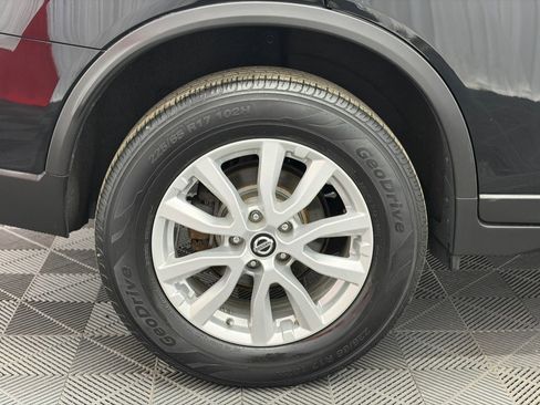 Used 2018 Nissan Rogue SV w/ Premium Package AWD/4WD image 32