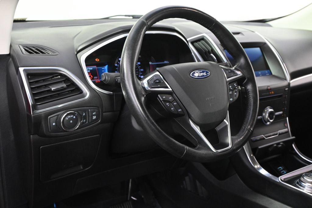 Used 2019 Ford Edge Titanium FWD image 12