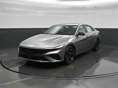 New 2026 Hyundai Elantra SEL Sport Premium image 4