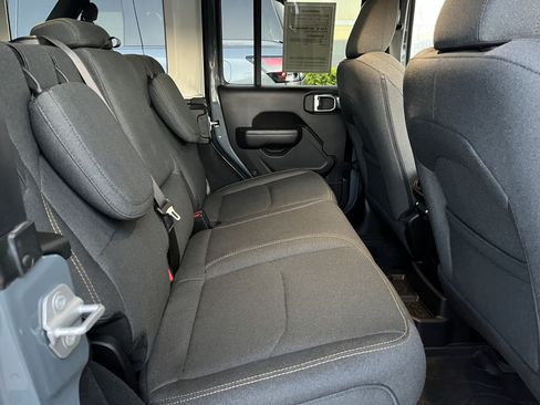 Used 2024 Jeep Wrangler Unlimited w/ Convenience Group AWD/4WD image 18