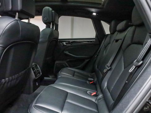 Certified 2025 Porsche Macan image 21