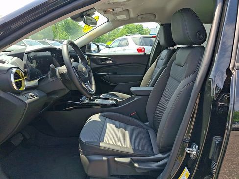Certified 2024 Chevrolet Trax LT w/ LT Convenience Package FWD image 13