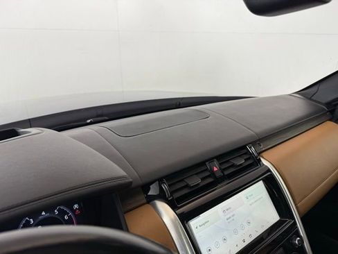 Certified 2019 Land Rover Discovery HSE Luxury image 25