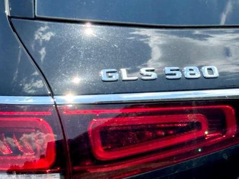 Used 2023 Mercedes-Benz GLS 580 4MATIC image 12