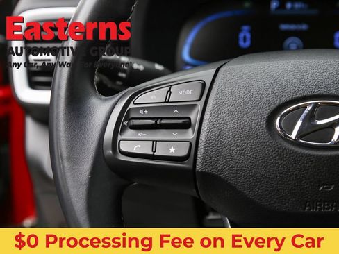 Used 2023 Hyundai Venue Limited FWD image 15