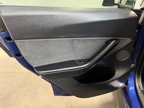 Used 2021 Tesla Model Y Long Range AWD/4WD image 16