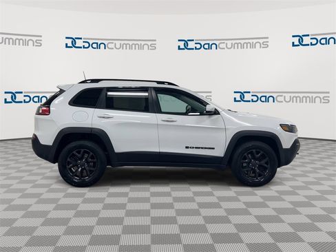 Used 2020 Jeep Cherokee Latitude image 9