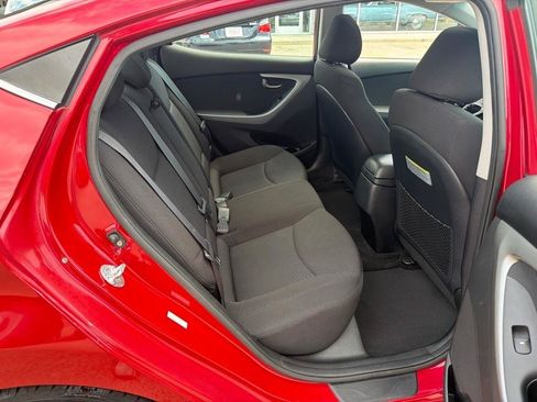 Used 2015 Hyundai Elantra SE w/ Option Group 03 FWD image 10