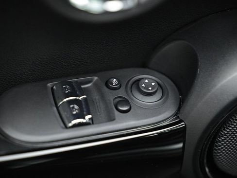 Used 2024 MINI Cooper 2-Door Hardtop FWD image 16