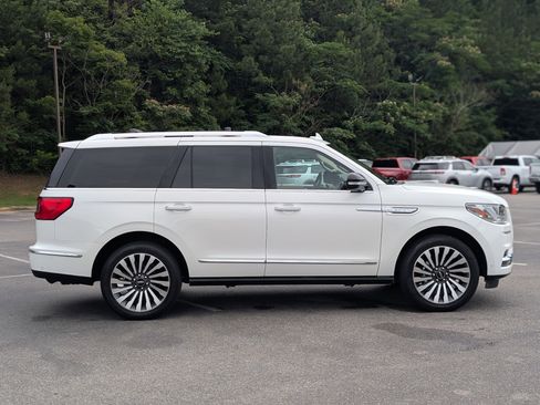 Used 2021 Lincoln Navigator Reserve w/ Luxury Package RWD image 7