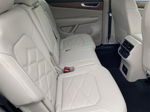 New 2026 Volkswagen Atlas SE image 9