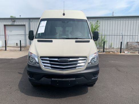 Used 2018 Mercedes-Benz Sprinter 2500 image 9