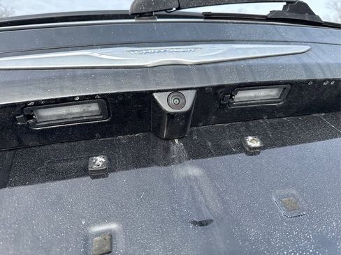 Used 2017 Chrysler Pacifica Touring-L image 16