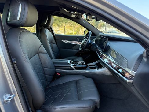 Used 2024 BMW i7 eDrive50 w/ M Sport Package image 36