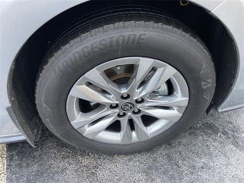 Used 2025 Toyota Sienna Limited image 19