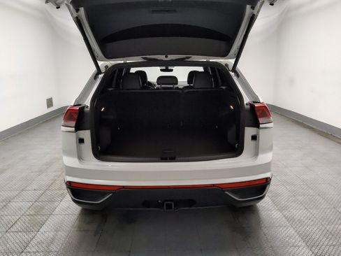 Used 2020 Volkswagen Atlas Cross Sport SE w/ Towing Package image 29