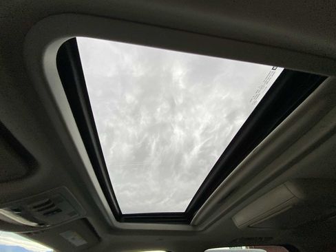 Used 2011 GMC Yukon XL Denali image 26