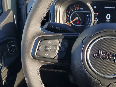 New 2025 Jeep Gladiator Sport image 19