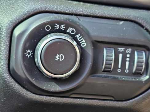 Used 2018 Jeep Wrangler Sport AWD/4WD image 12